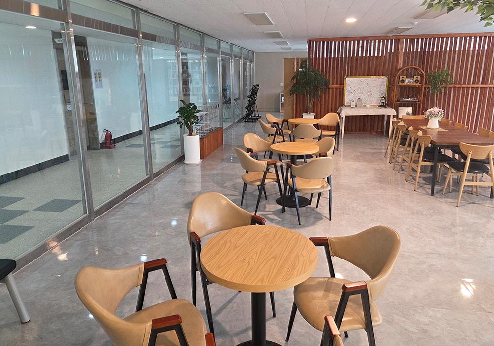 여주 북카페 납품 현장 사진 2